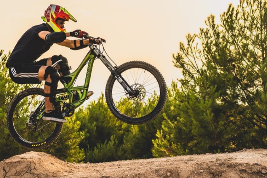 Helicopter operations over escarpment for mountain bike project