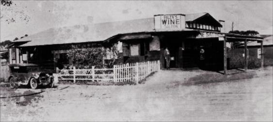 Looking Back: Riley’s Thirroul wine&nbsp;saloon