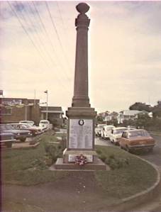 The Bulli War Memorial at its original location at the corner of Hopetoun Street and the Princes Highway.