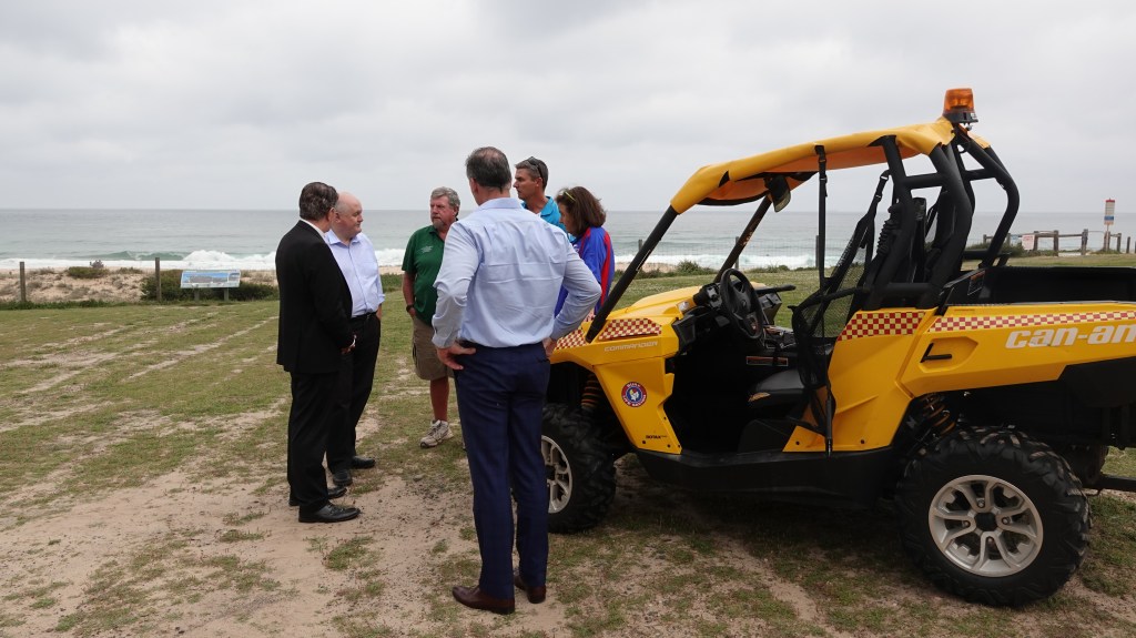 Oxygen resuscitation kits delivered to northern Illawarra surf life saving&nbsp;clubs