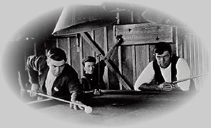 Tom Richards (right) of Thirroul playing billiards in the Thirroul saloon about 1925.