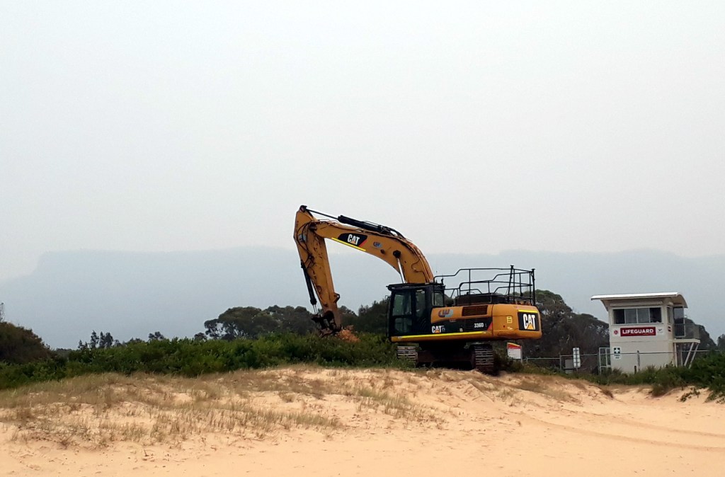 Bellambi pool could be ready before Christmas, as dune work gets underway at surf&nbsp;club